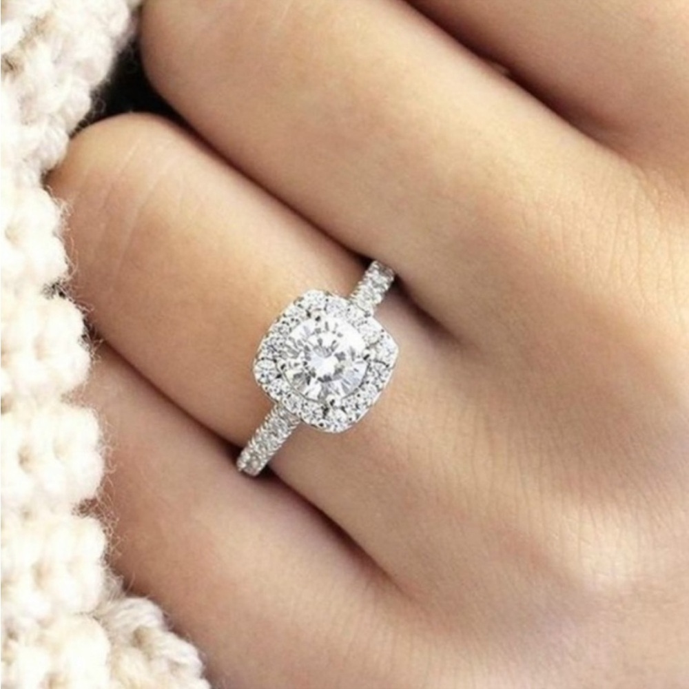 Engagement Solatair Ring 45$